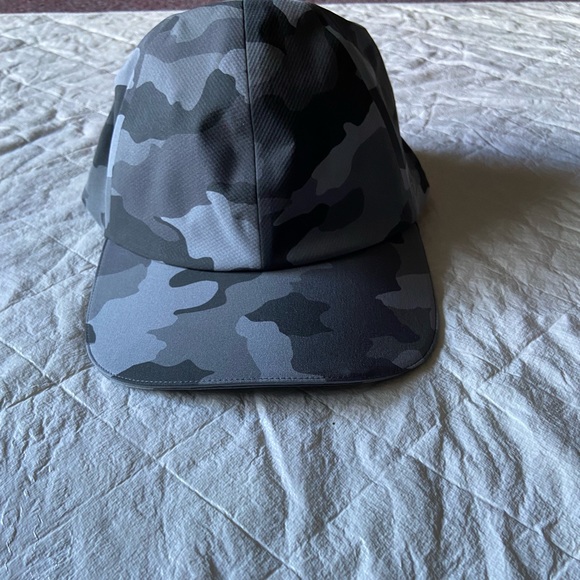 Running hat (( brand new )). - Picture 2 of 7